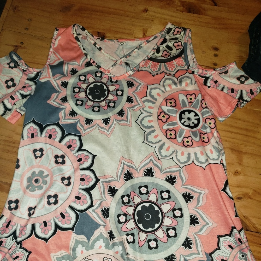 Cold Shoulder Paisley Top - New